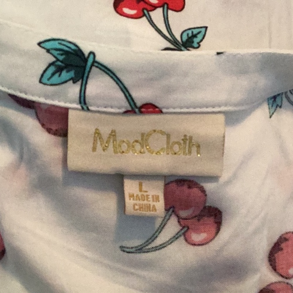 💥PRICE DROP💥 Steadfast Sojourn Top in Cherries - Picture 5 of 6